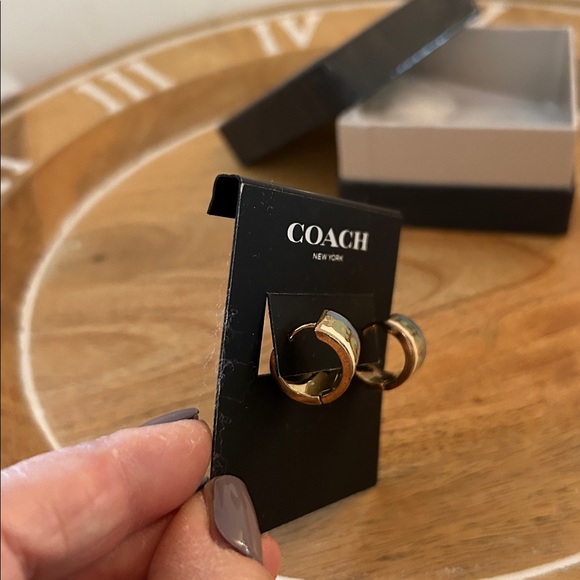 Coach signature enamel Hoop earrings NEW goldtone blue white green - Picture 4 of 7